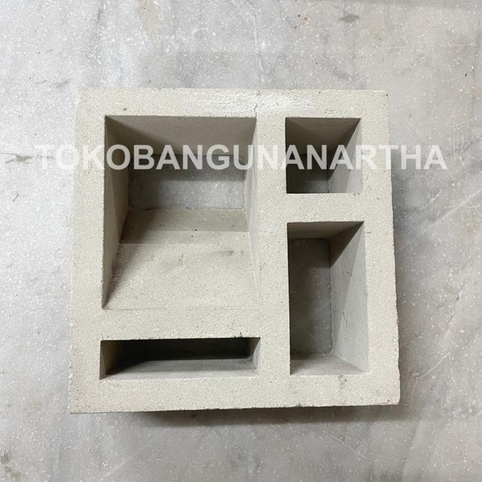 Loster / Roster Lubang Angin / Lubang 4 Beton Putih 20 x 20 cm