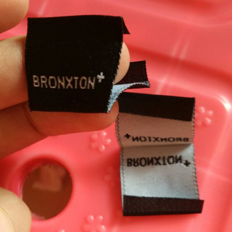 

500PCS Custom book cover fold Garment Labels 5 * 2.5 cm woven label clothing Black tags