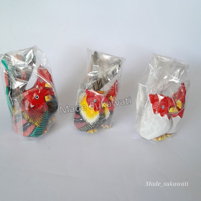Patung kayu sepasang ayam jantan betina jongkok mini kerajinan Bali - Sesuai Stok