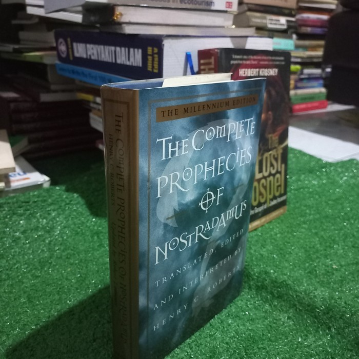 Buku The Complete Prophecies of Nostradamus