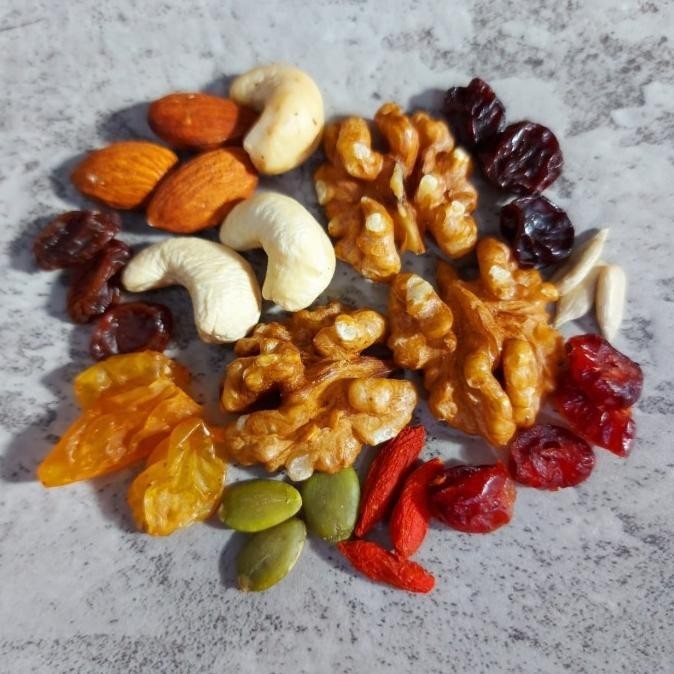 

Trail Mix - Mix Dried Fruit - Nuts & Seeds - 10 Macam Super Food Snack - 250 gram