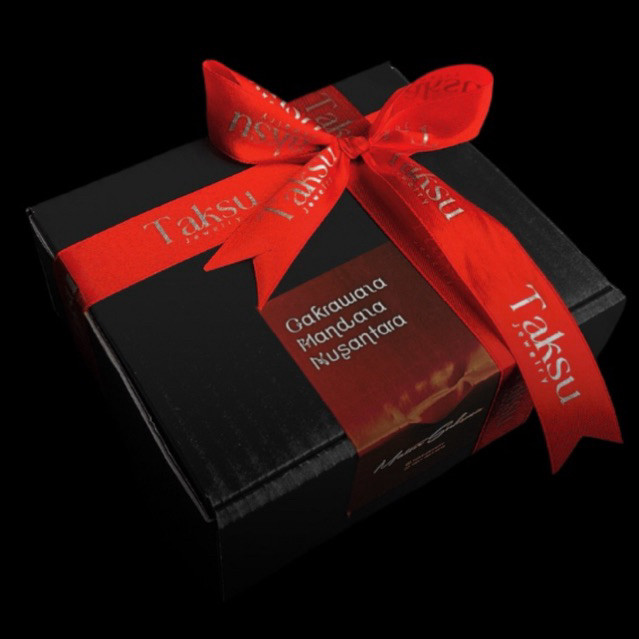 

Gift Box Kotak Kado Perhisan Hard Box Bali Khusus Pembeli Prodak TAKSU