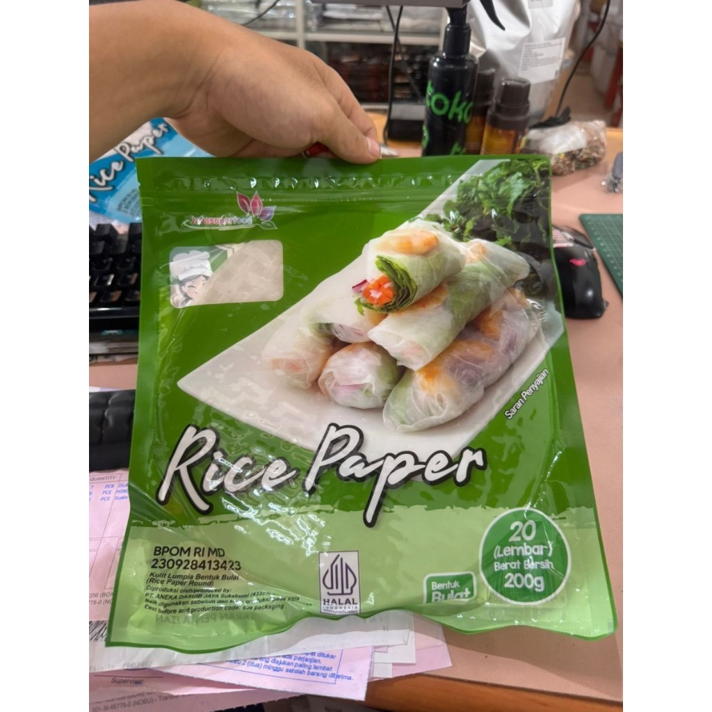 

Rice Paper ROUND / Kulit Lumpia Vietnam Java Super Food BULAT - 20 Sheets / 200 GRAM
