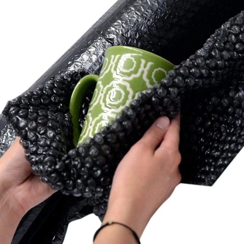 

Bubble Wrap Roll 120cm x 50m – Hitam – Packing Aman – Tebal & Padat – TERJAMIN AMAN