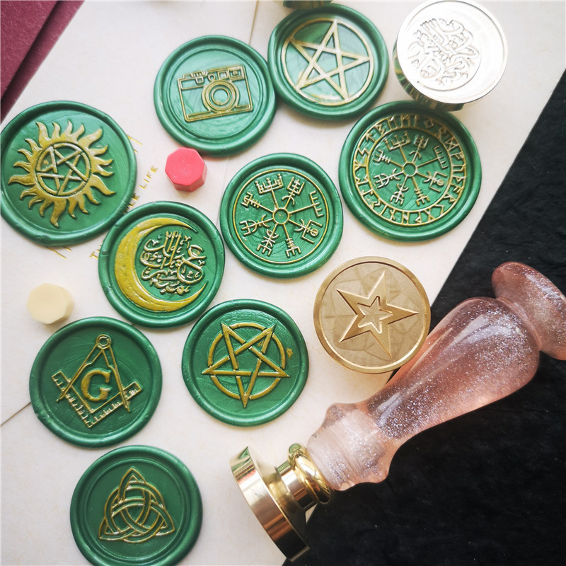 

Wax Seal Stamp D20 Gamer Dice Free-Mason Pentagram VIKING RUNE VEGVISIR Celtic Knot Lord Ganesha Viking Compass Sealing Stamps