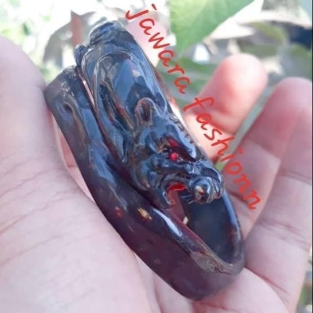 GELANG AKAR BAHAR MERAH UKIR MACAN MENERKAM
