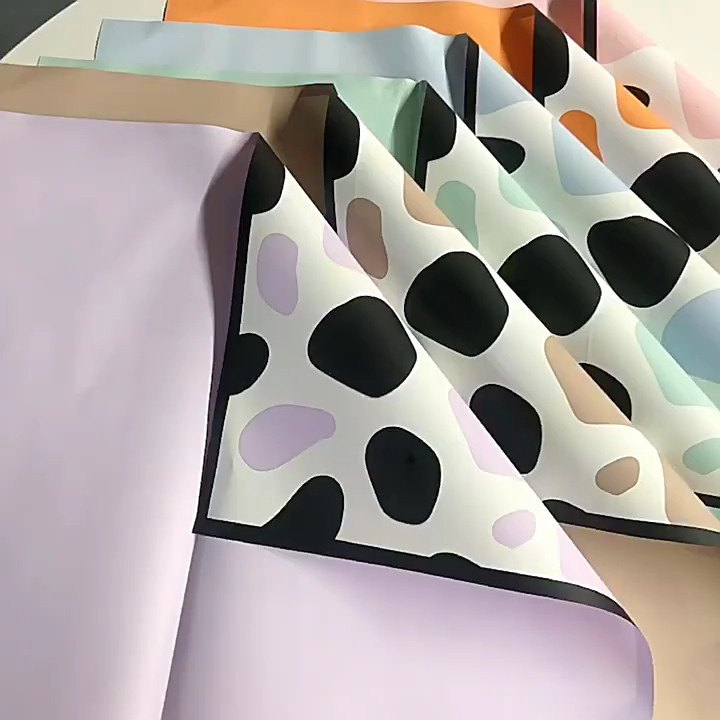 

[ 20 LEMBAR ] Flower Wrapping Paper Kertas Buket Bunga Pastel Girrafe Pattern KB6099