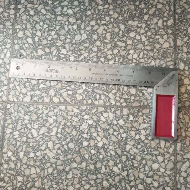 

Penggaris siku tukang atau angle square ukuran 12
