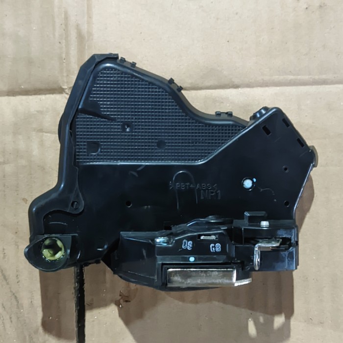 DOORLOCK DOOR LOCK PINTU DEPAN KANAN BRIO MOBILIO