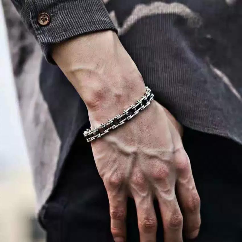 Terlaris Bracelet Gelang Tangan Titanium Pria Anti Karat / Gelang Rantai Motor Silver / Chain
