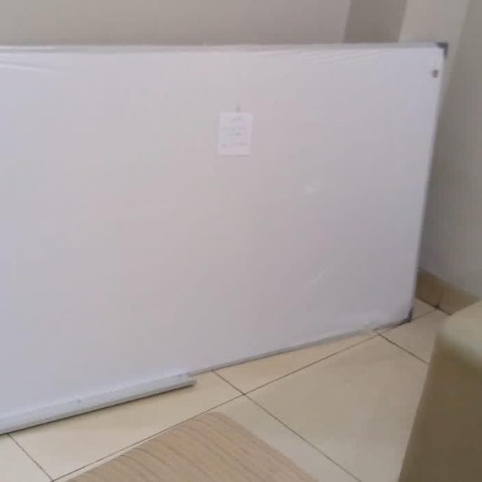 

Whiteboard nonmagnet 120 x 240cm