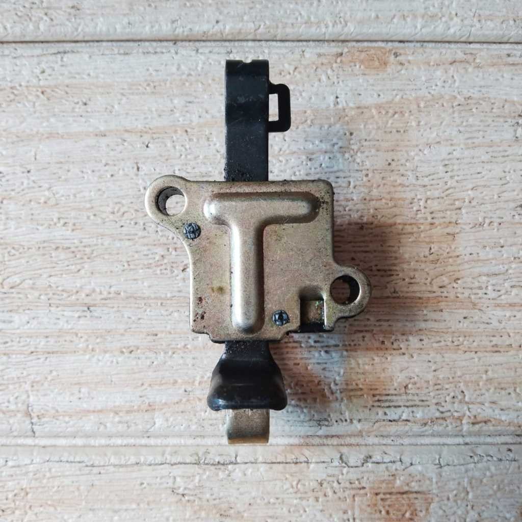 NOS/ KUNCI JOK HELM GANTUNGAN HELM HONDA MEGAPRO FI TIGER -