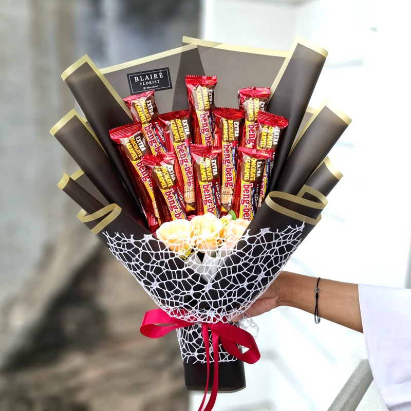 

(New) BUKET COKELAT BENG BENG INCLUDE FREE BUNGA MAWAR | BUKET BENG-BENG TOP| BUKET BUNGA DAN COKLAT | HADIAH KADO ANNIVERSARY ULTAH WISUDA SIDANG UCAPAN CONGRATULATIONS | BUKET BERKUALITAS DAN PREMIUM | BLAIRE FLORIST