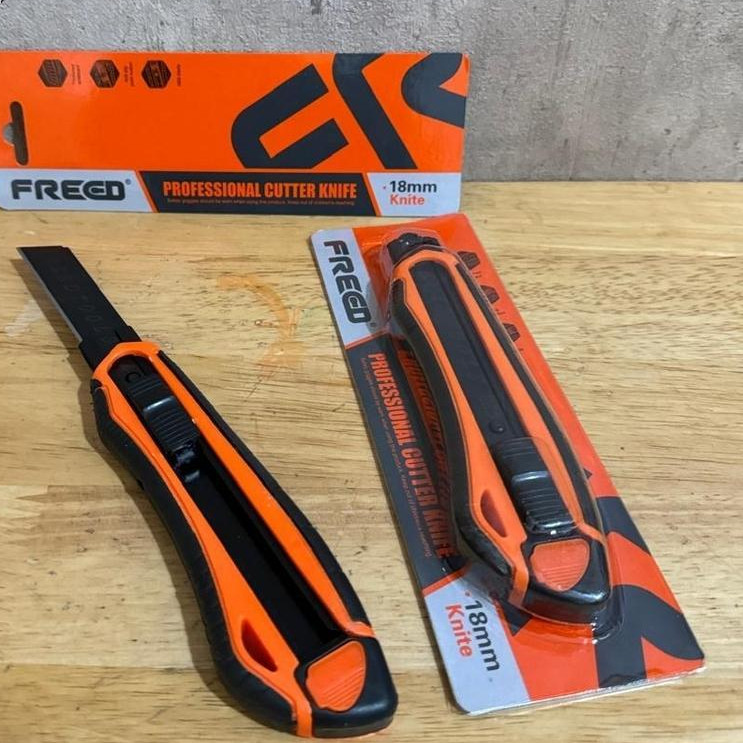 

AKM - Freed Pisau Cutter BESAR Dorong 18mm H