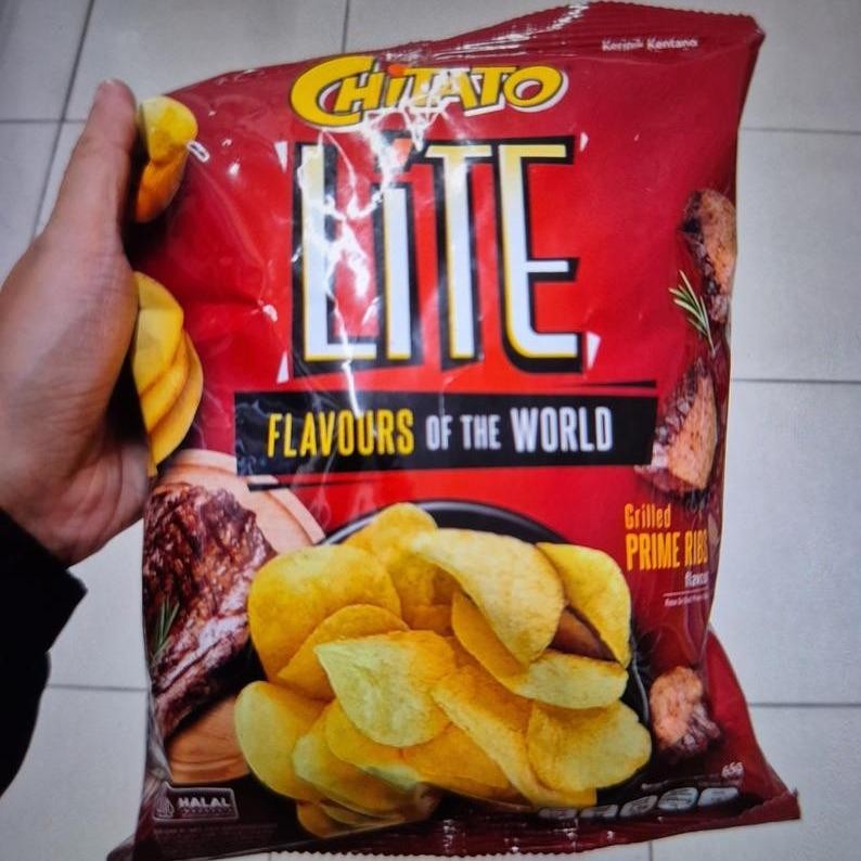 

Chitato LITE Snack Potato Chips Rasa GRILLED PRIME RIBS BEEF BBQ 68gr
