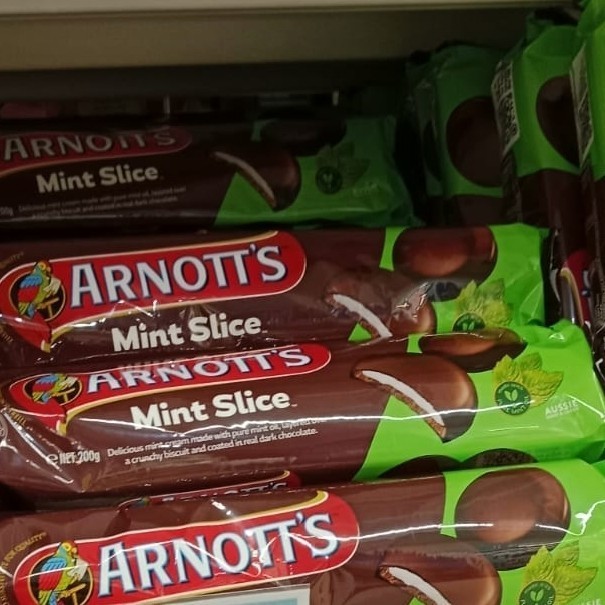 

Arnott's Chocolate Mint Slice Biscuit biskuit choco cokelat 200gr