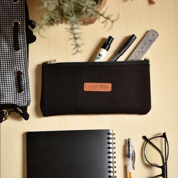 

NEW ! BEST SELLER Tempat pensil aesthetic kotak pencil case polos kanvas simple heejou - Hitam