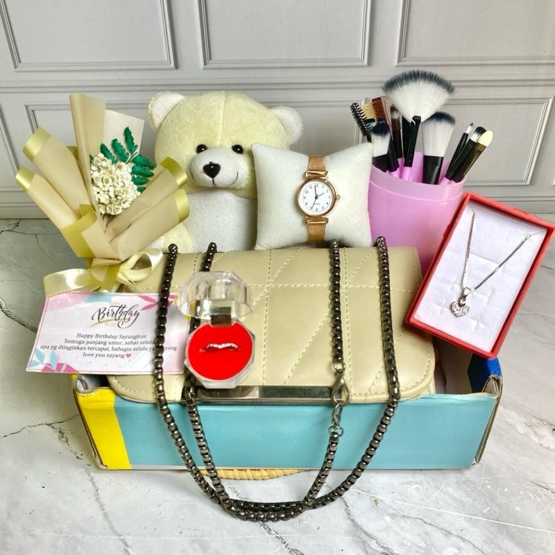 

(PAKET MK 4) Hadiah Pesta Best Seller Paket Hampers Boneka Buket Jam Tangan Tas Alat Set Makeup