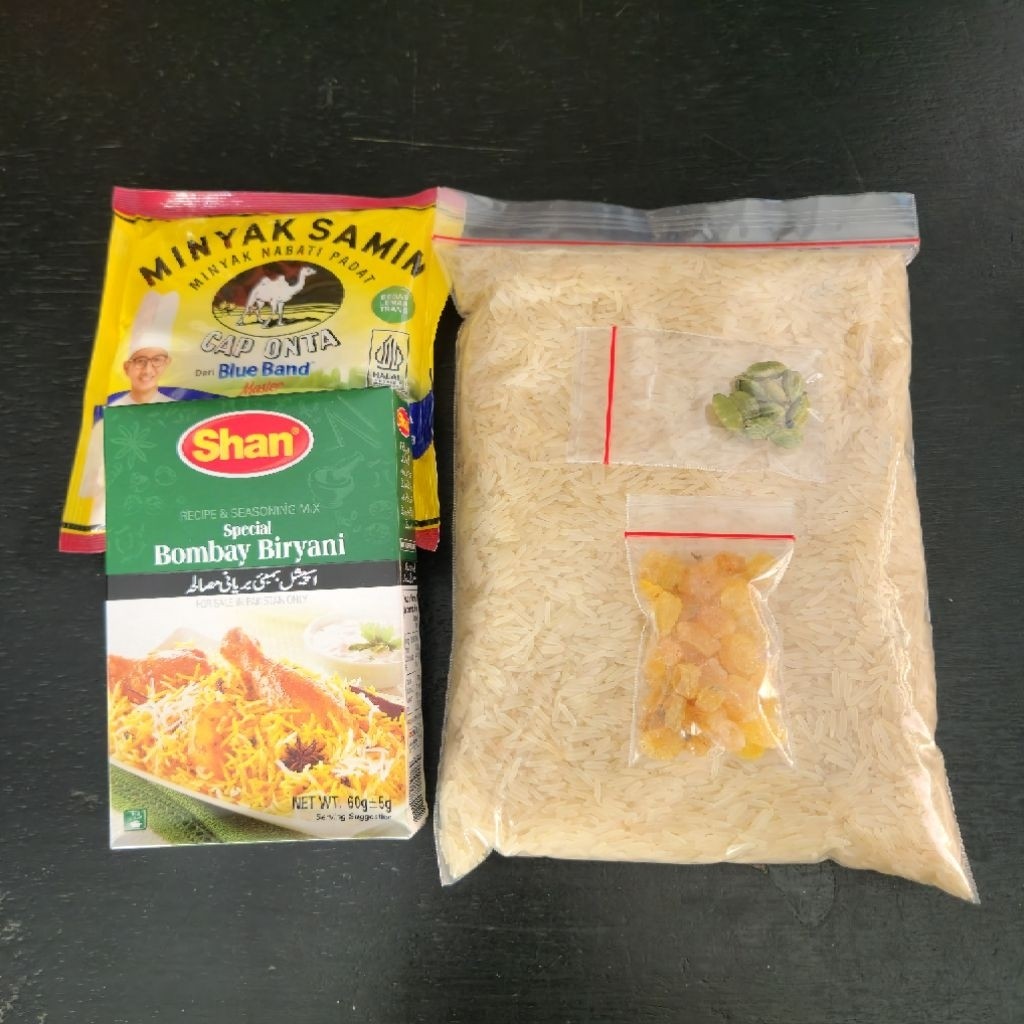 

Paket nasi biryani basmati, bumbu shan, minyak samin, kismis dan kapulaga india