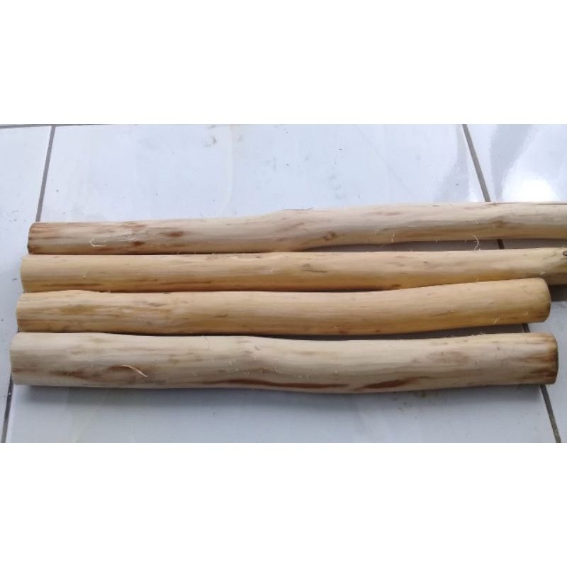 

Tangkringan Kayu Kopi Diameter 4-5 Cm Untuk Burung