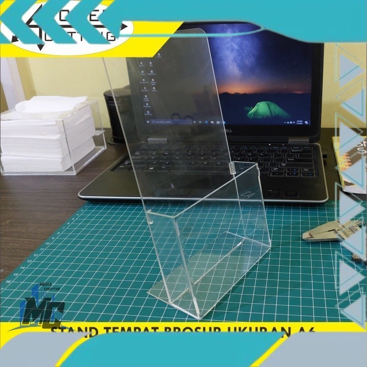 Tempat stand brosur organizer meja A6 1/3 f4 single akrilik