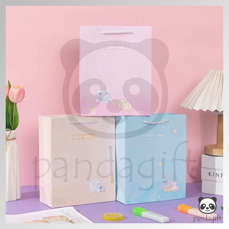 

Paper Bag Gift Cute / Paperbag Hadiah Motif Smile Premium Warna Warni- GG0414