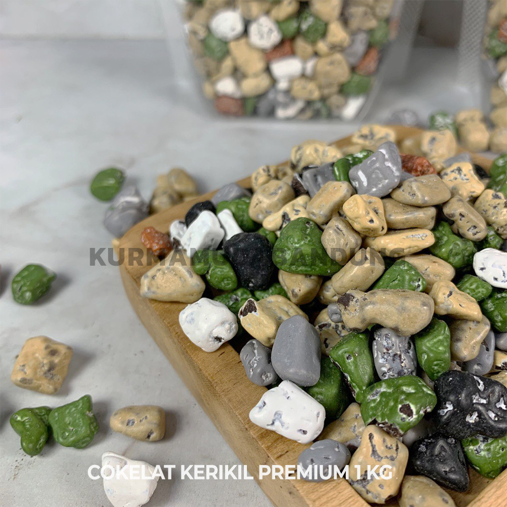 

COKLAT BATU KERIKIL KEMASAN 1KG ASLI ARAB OLEH OLEH HAJI PREMIUM