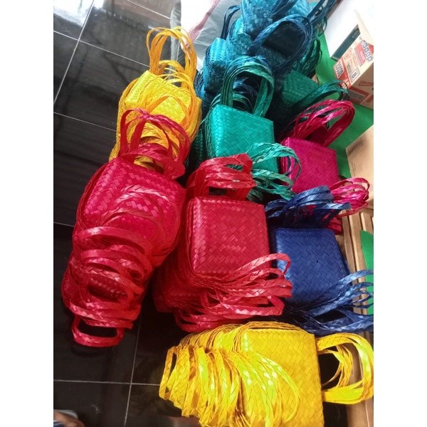 

besek jinjing warna ukuran 22x22 | Kreasi Kerajinan Besek Bambu