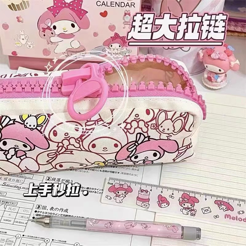 

JAMIN MURAH !!!LITTLE DAISY | Kotak Pensil Anak Premium Sanrio / Large Capacity Kotak Pensil Aesthetic Pencil Case / Sanrio Pencil Case / Pochacco Pencil Case(BISA LANGSUNG ORDER)