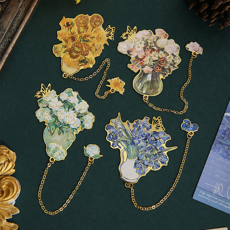

1pc Retro Floral Painting Metal Bookmark Hollow Bronzing Bookmark With Pendant for Book Club Reader Writers Book Lovers Students