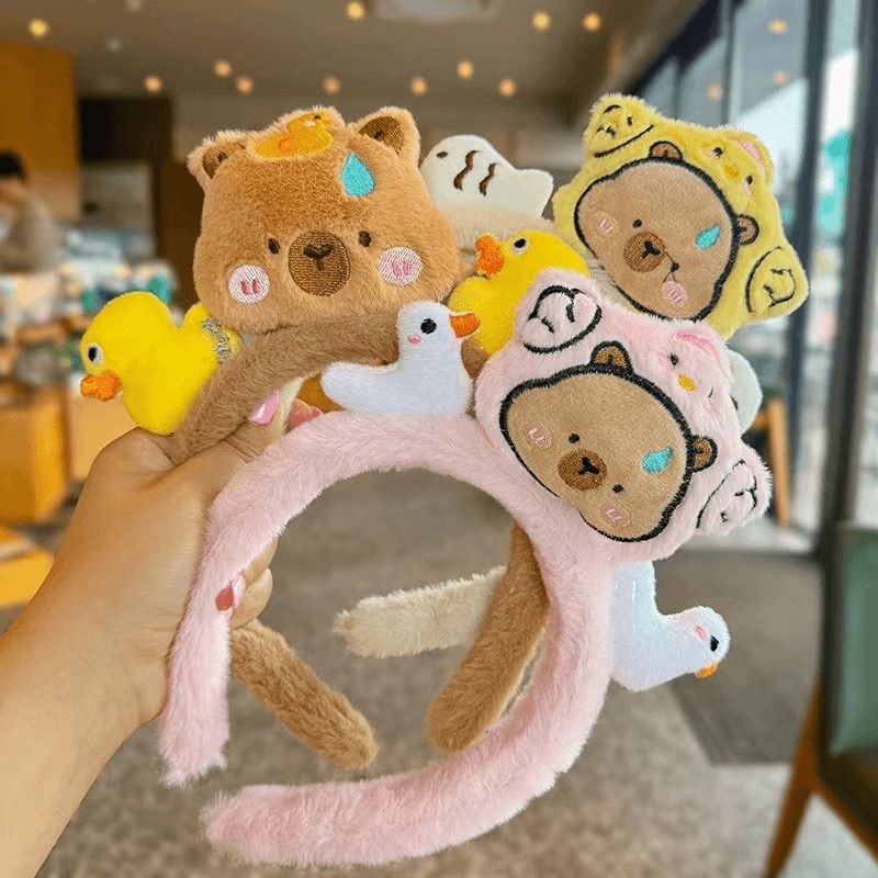 CND-Bando Capybara Cute Series Fluffy Headband Bando Karakter Capibara Aksesories Rambut Wanita Head