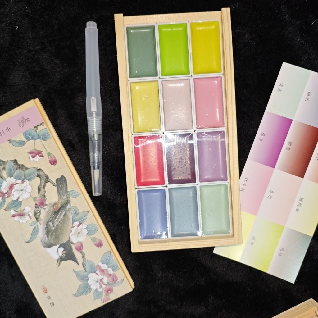 

12-Color Handmade Chinese Painting Set - Professional Watercolor Paints in Solid Colors, Ideal for Sketching and Illustration