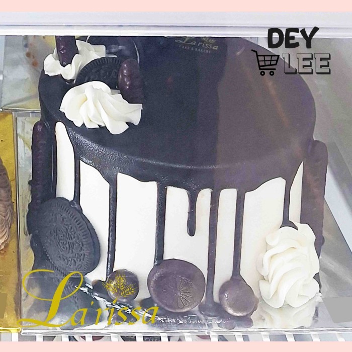 

LARISSA Kue Ulang Tahun OREO BLACK AND WHITE Bulat 15cm Birthday Cake Bandung
