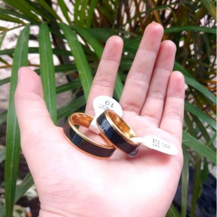 Cincin Couple Cincin Tunangan Titanium Hitam Gold Anti Karat Free Box
