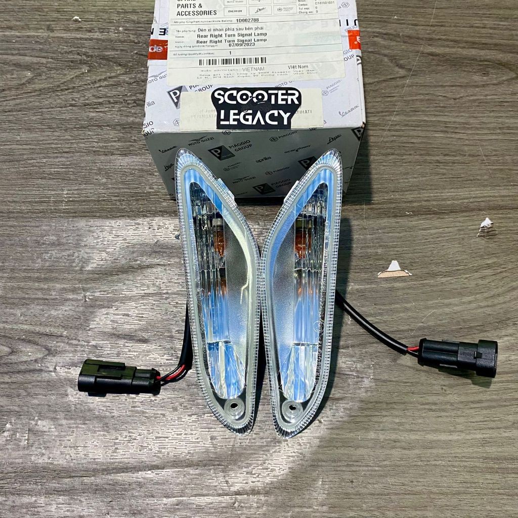 Lampu Sein Belakang Original Piaggio Vespa Sprint Primavera 3V Iget ABS