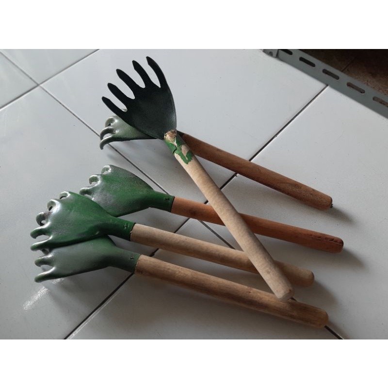 GARUKAN TANAH GARPU TANAH / GARPU TANAMAN / GARUKAN TANAH