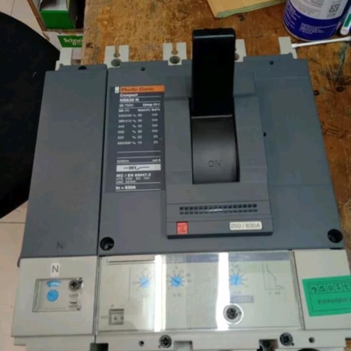 MCCB NS630N MERLIN GERIN 50kA 3P+N 630A