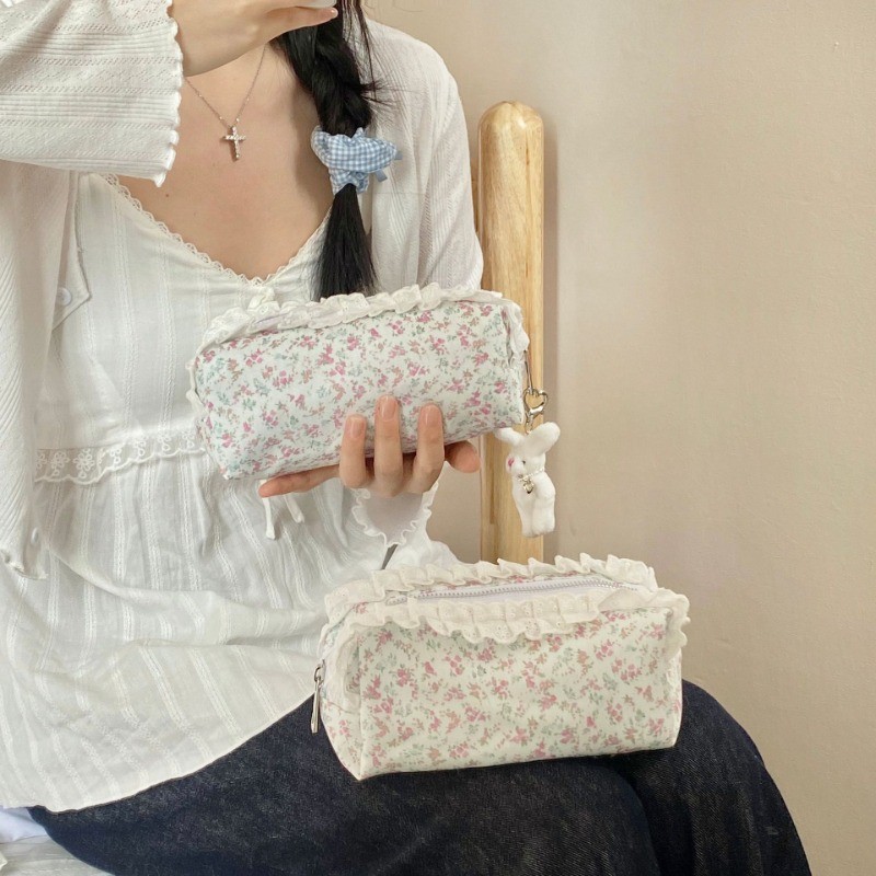 

Korean Lace Floral Large Capacity Pencil Case 2025 New Aesthetic fabric Pen Bag for School Girls Portable Cosmetic Organizer