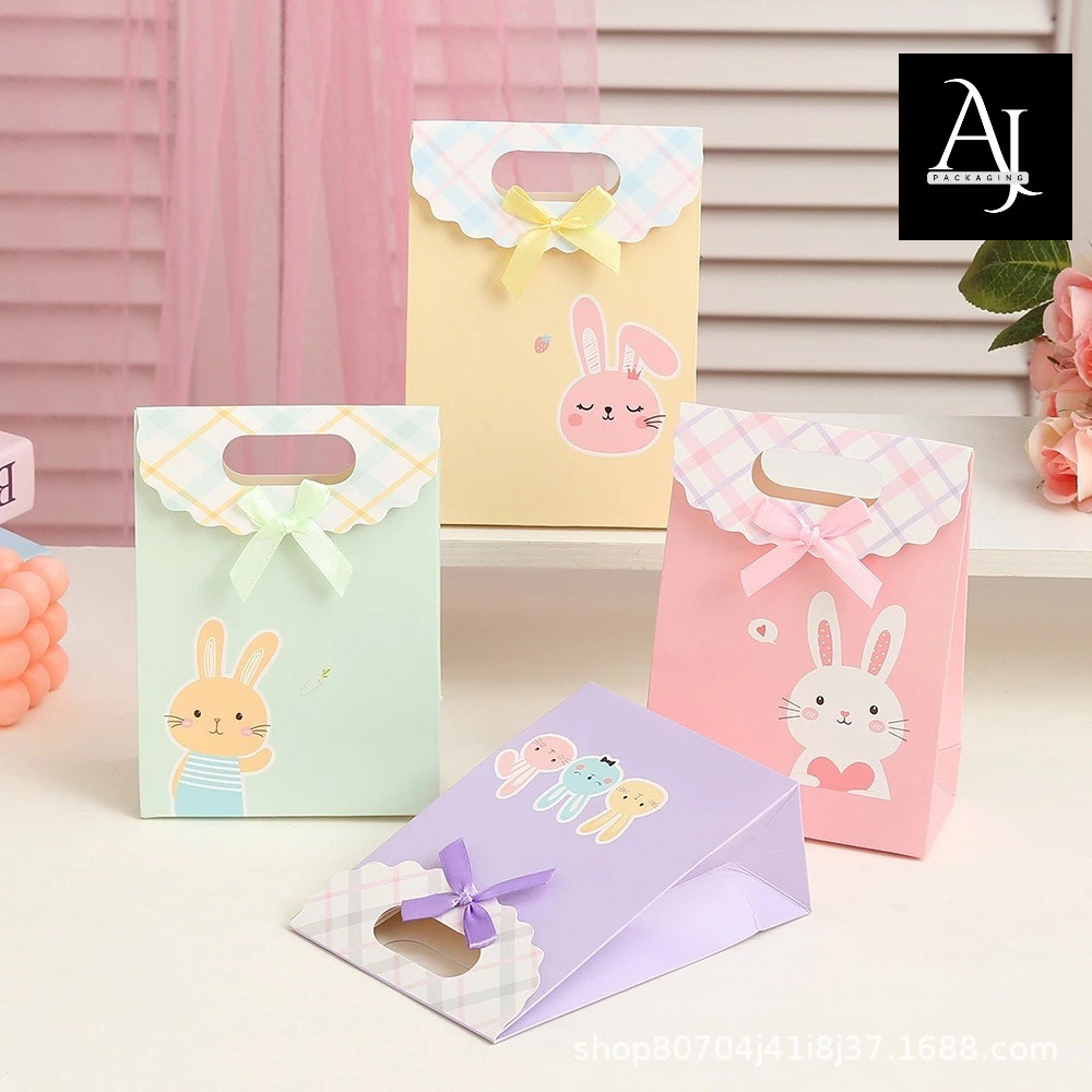 

PAPERBAG GIFT MODEL FLIP