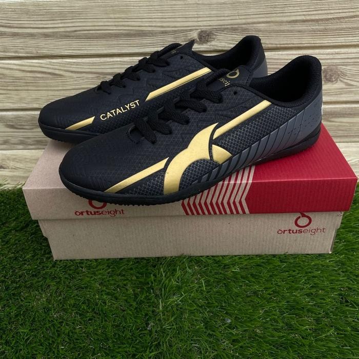 [Promo]Best Seller Sepatu Futsal Ortuseight Catalyst Liberte Black Gold Premium Grade ORI - Hitam, 3