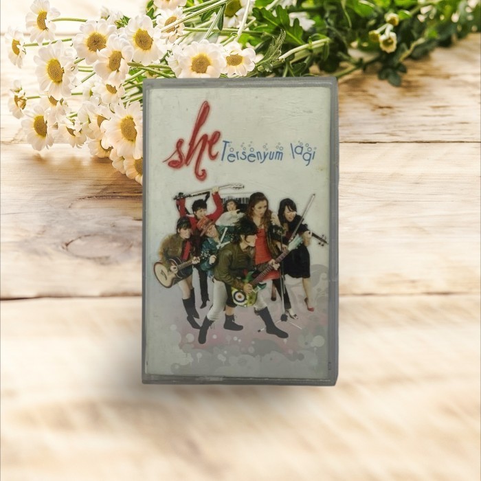 kaset Pita - She - Tersenyum Lagi