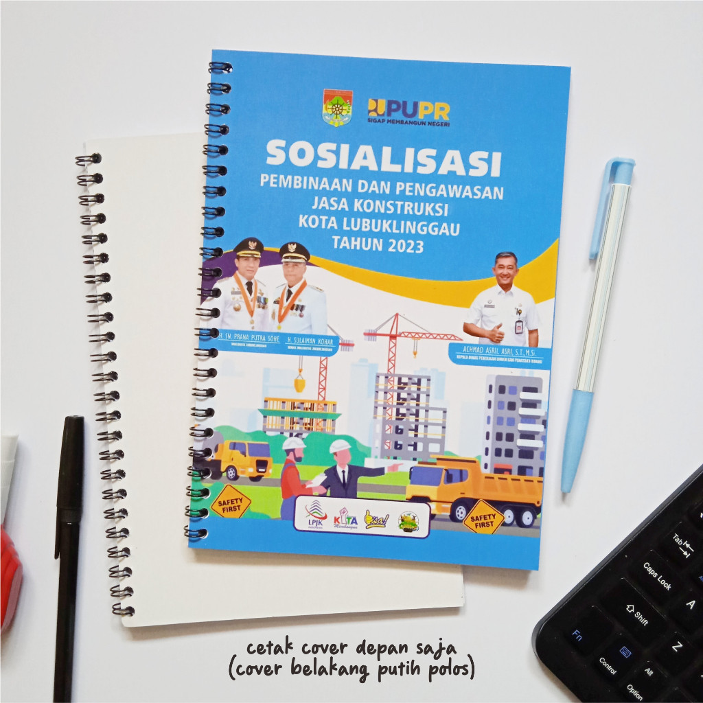 

NOTEBOOK A5 CUSTOM PERNIKAHAN WEDDING SEMINAR SEKOLAH FREE DESAIN CETAK COVER DEPAN SAJA