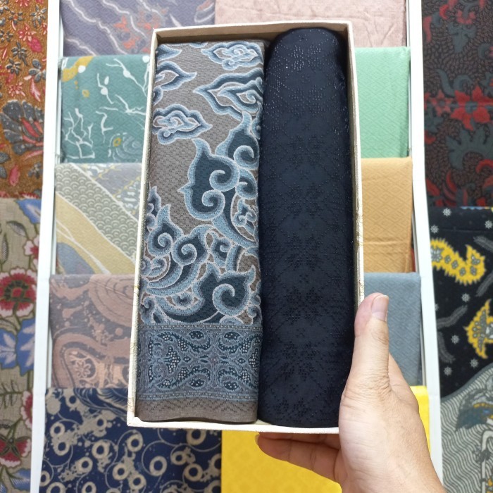 

KAIN BATIK DOBBY/HAMPERS PARSEL/HADIAH/SOUVENIR/PAKET BRIDESMAID/KAIN BATIK SOLO - 1