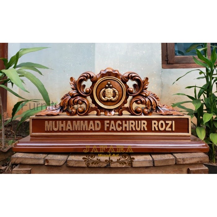 

papan nama meja ukiran kayu jati logo tribata polri motif ukir terbaru FJ557