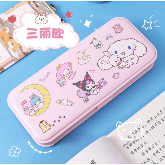 

BEST[Promo] Kotak Pensil Model Troli Motif Kuromi Melody 2 Tingkat / Tempat Pensil - Sanrio Pink