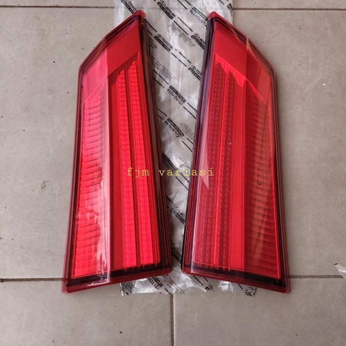 LAMPU REFLEKTOR BAGASI BELAKANG ORIGINAL TOYOTA DAIHATSU CALYA SIGRA
