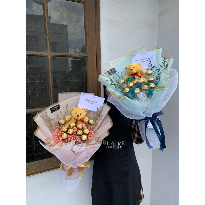 

Buket Boneka FERRERO ROCHER | Buket Cute Teddy Coklat FERRERO | Buket Valentine Premium Free Babybreath | Anniversary Ultah