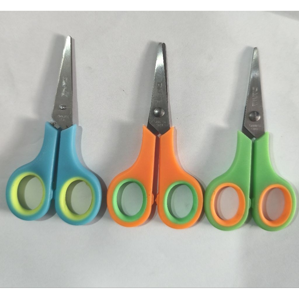 

Gunting Serbaguna Merk Montana Ukuran Kecil/Tanggung