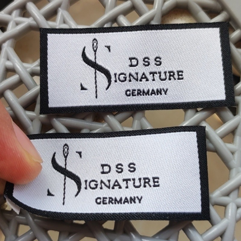 

1000PCS Custom Woven Cloth Label for Shirt/Dress 2.5 * 5.4 cm End fold Garment Labels
