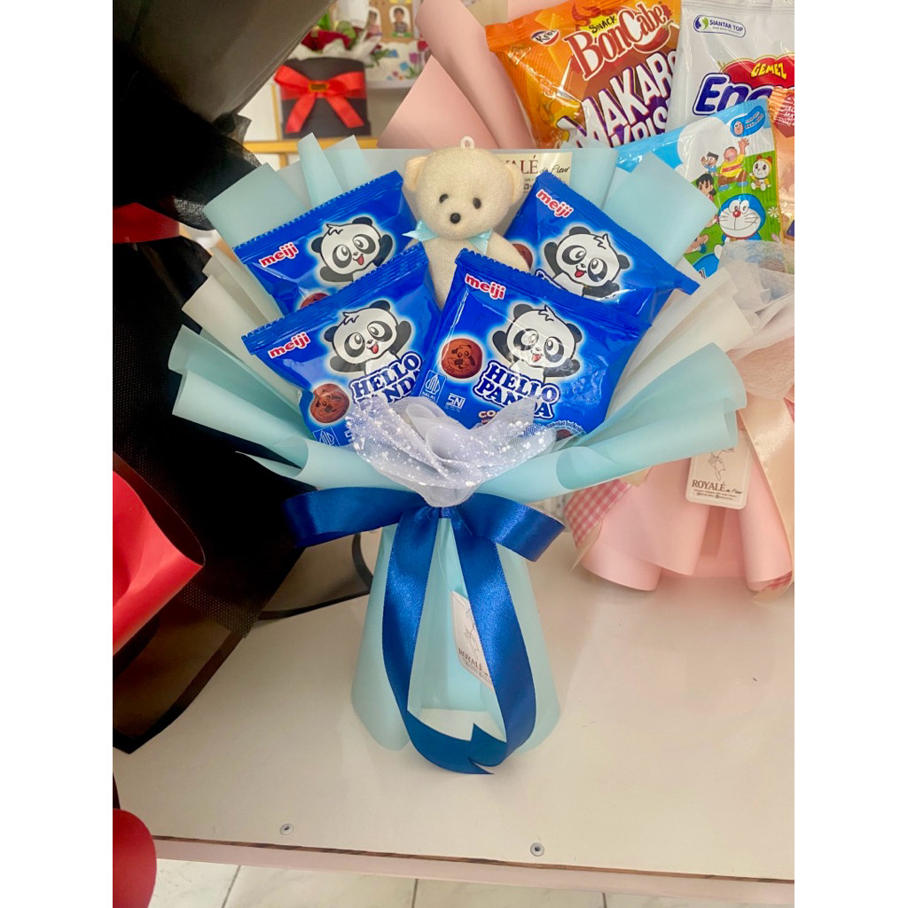 

Termurah Buket Boneka 30x20 cm FREE PACKING KARDUS / Buket Snack Murah / Buket Jajan Termurah / Buket Boneka Murah / Buket Wisuda / Buket untuk anak / BuKet Besar isi banyak / / bucket murah / bucket boneka / bucket wisuda / bucket snack